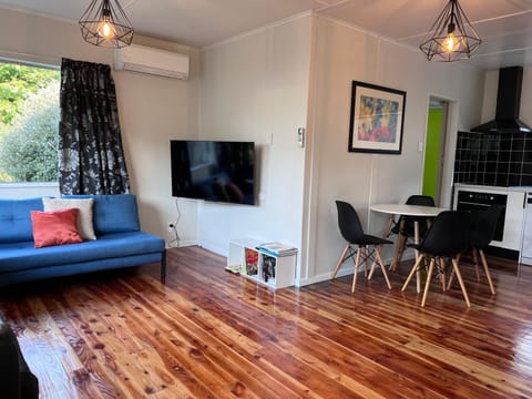 TV and multimedia, Living room, Dining area