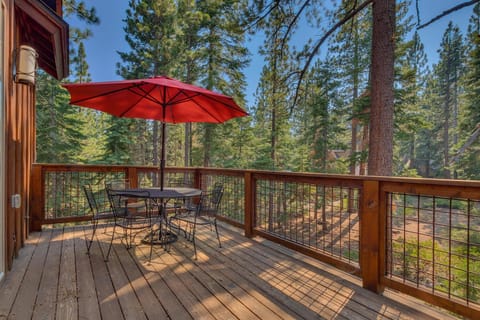 Paradise in the Pines - Luxury Home in Quite Neighborhood, Wooded Views, Short Drive to Skiing Maison in Cedar Flat