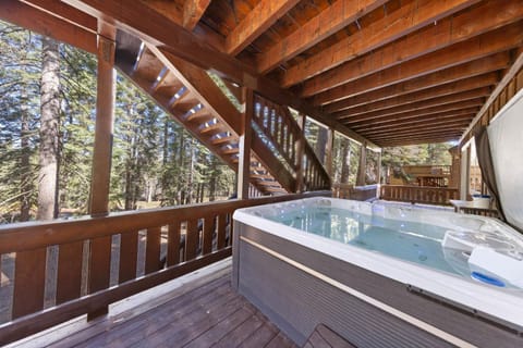 Skislope Manor - Spacious Tahoe Donner 4 BR with Gorgeous Home Theater and Hot Tub House in Truckee