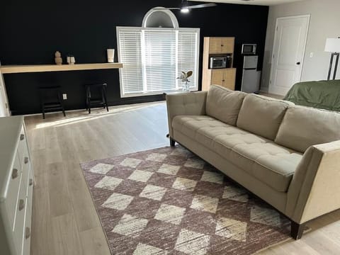 Modern & Chic Guest House Condo in Warner Robins