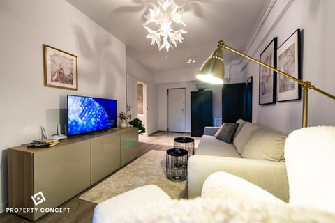 Communal lounge/ TV room, TV and multimedia, Living room, Seating area, Evening entertainment