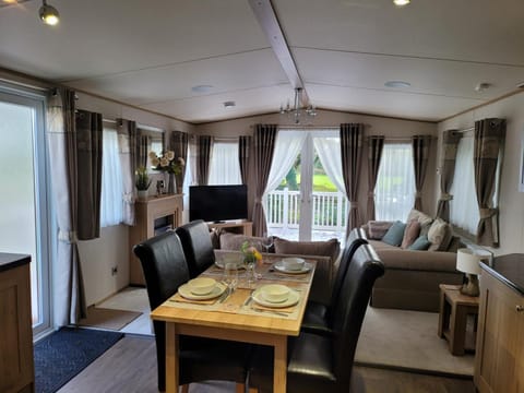 New Forest 2-Bed Premium Holiday Home, Hoburne Bashley Holiday Park, New Milton Camping /
Complejo de autocaravanas in New Milton