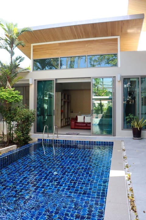 Stylish 4 Bedroom Villa Bang Tao Villa in Choeng Thale
