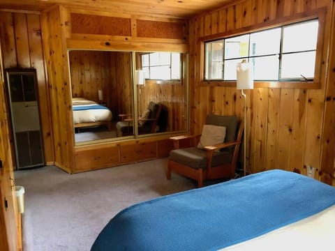 Serene and Magical Cabin w/Barrel Sauna and Fireplace House in Idyllwild-Pine Cove