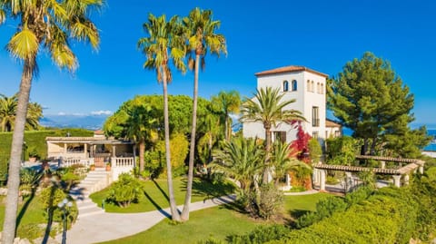 LE CASTEL ROSE Super Cannes, face aux Îles de Lérins Villa in Cannes