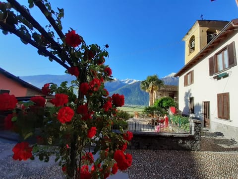 Property building, Spring, Day, Natural landscape, Garden, Garden view, Landmark view, Mountain view, River view, Quiet street view