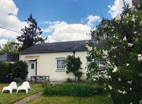 Property building, Day, Natural landscape, Garden, Garden view