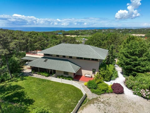 Beautiful backyard pool deeded beach rights House in Truro