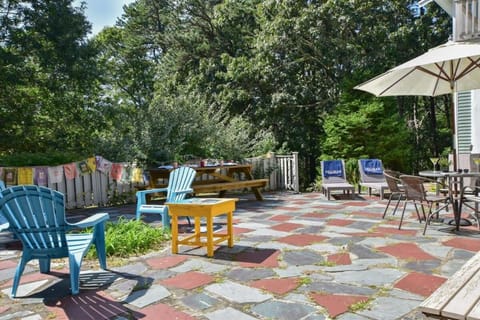Beautiful private & spacious great location large outdoor stone patio Maison in Wellfleet