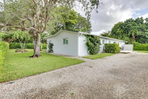 Spacious and Serene Miami Home Walk to Metrorail! House in South Miami