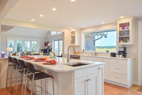 Gorgeous Home near Picturesque Lt Island Maison in Wellfleet