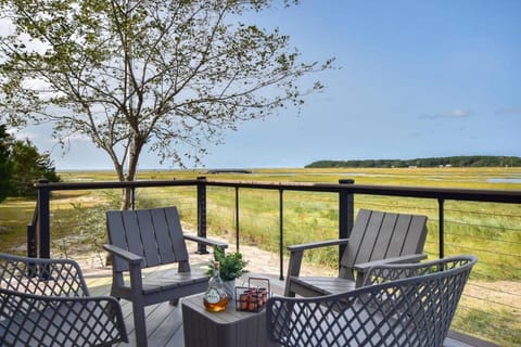 Gorgeous Home near Picturesque Lt Island Maison in Wellfleet