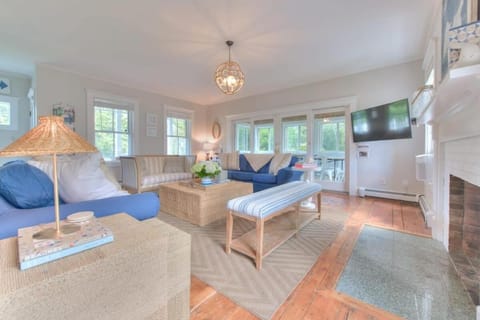 Gorgeous Traditional Home Modern Amenities Downtown Harwichport House in Harwich