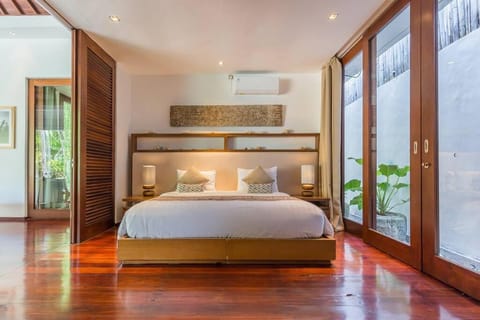 Eshara 21 our Luxury 5BR Villa Escape and huge pool Oberoi Beach Villa in Kuta