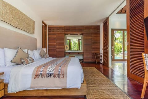 Eshara 21 our Luxury 5BR Villa Escape and huge pool Oberoi Beach Villa in Kuta