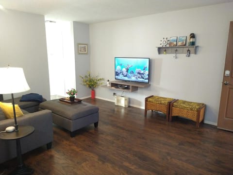 Communal lounge/ TV room, TV and multimedia, Living room, Seating area, Evening entertainment