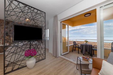 Balcony/Terrace, Living room, Seating area, Sea view