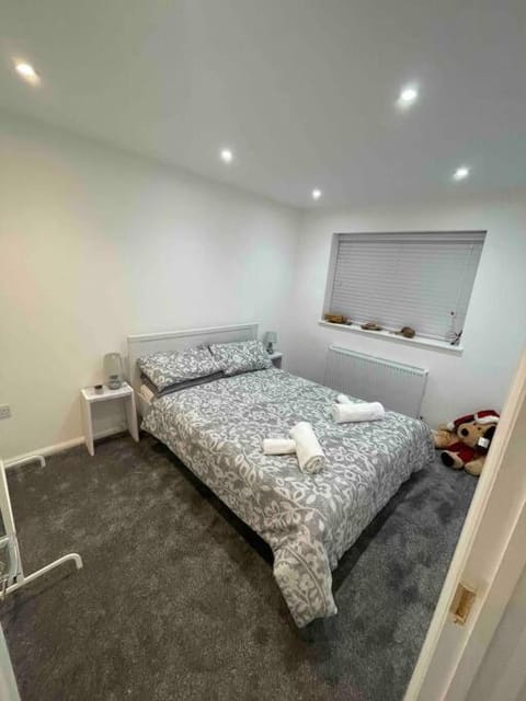 Stylish Charming London Flat Ruislip -Free Parking Apartment in London Borough of Hillingdon