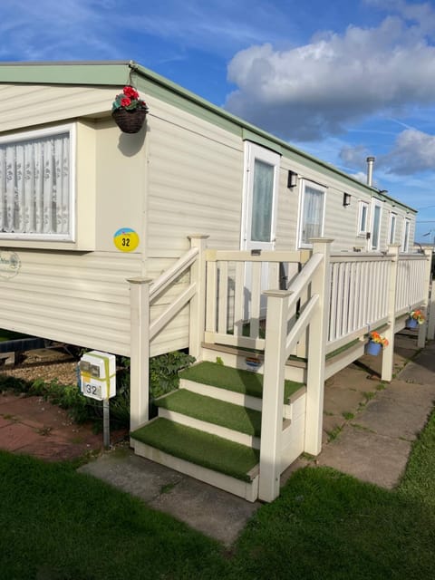 Sealands Highbury next to fantasy island and beach 8 berth beds made up for arrival Apartment in Ingoldmells