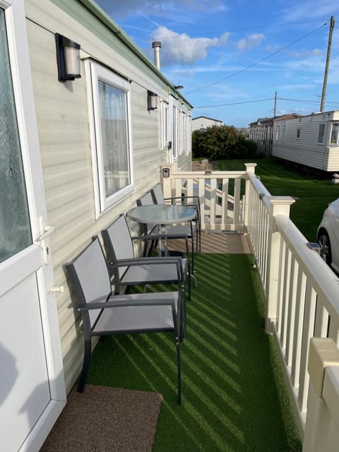 Sealands Highbury next to fantasy island and beach 8 berth beds made up for arrival Apartment in Ingoldmells