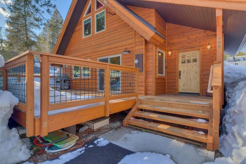 Olympic Valley Hideaway - Newly Remodeled Cabin with Private Hot Tub Maison in Palisades Tahoe (Olympic Valley)
