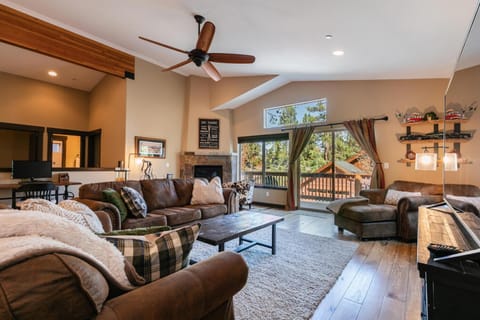 Pinecrest at Winter Creek- Cozy Cabin w Hot Tub, Walk To Downtown Truckee House in Truckee