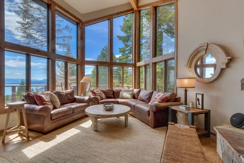Tahoe Point of View - Amazing Lake Views at this 4BR w Hot Tub, Sauna, Near Skiing Haus in Tahoe City