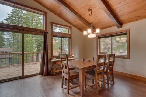 Skyland Jewel at Dollar Point - Luxury 3BR - Easy Winter Access Haus in Dollar Point