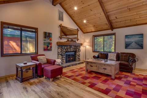 Tahoe Woods - Tahoe Park Cabin w Hot Tub, Fireplace, Near Skiing! House in Tahoe City