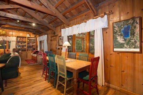 Ward Creek Retreat - Cozy Old Tahoe Cabin w Short Drive to Ski Resorts Pet Friendly House in Tahoe City