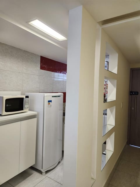 Kitchen or kitchenette, minibar