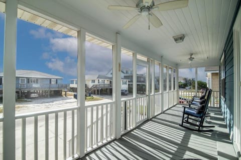 Charming 5 Bedroom Retreat in Pawleys Island House in Pawleys Island