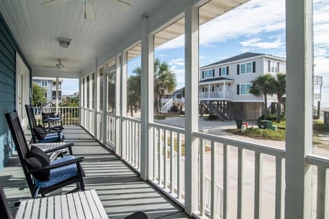 Charming 5 Bedroom Retreat in Pawleys Island House in Pawleys Island