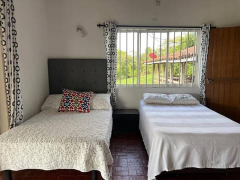 Casa en Cerritos con Piscina y 4 habitaciones House in Risaralda