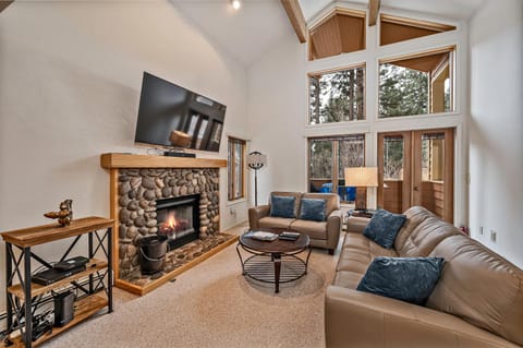 5 McCloud - Bright and Quaint Living Haus in Incline Village