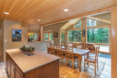 585 Knotty Pine - Gorgoeous Moutain Home House in Incline Village