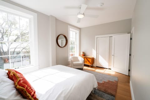 Bed, Photo of the whole room, Decorative detail, Decorative detail, Bedroom, Entertainment, Entertainment, internet, internet, wardrobe