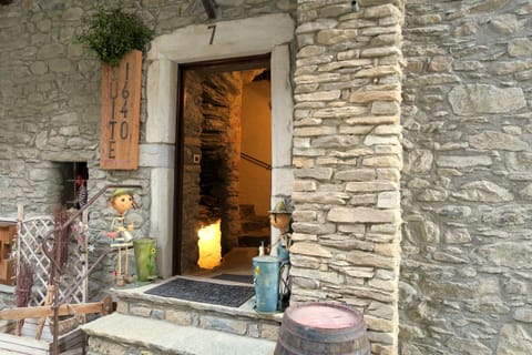 Facade/entrance, Property logo or sign, Decorative detail