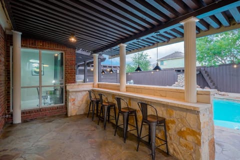 Seating area, Dining area, Pool view