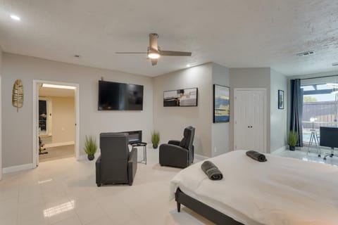 Bed, TV and multimedia, Seating area, Bedroom, Pool view