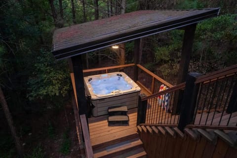 New Cabin w Hot Tub + Views Sleeps 12 House in Oklahoma