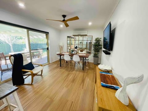 Tide 'n' Seek: Family Beach House with Games Room Maison in Vincentia