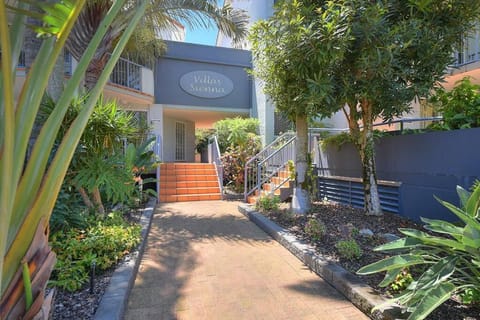 Beautiful 2 Bed Retreat 2 min walk to tramline Apartment in Surfers Paradise