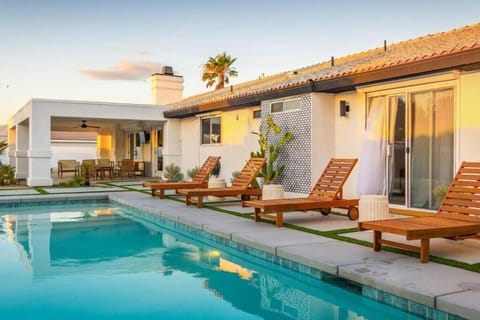 Resort style Villa w/ views, pool, spa and golf Villa in Palm Springs