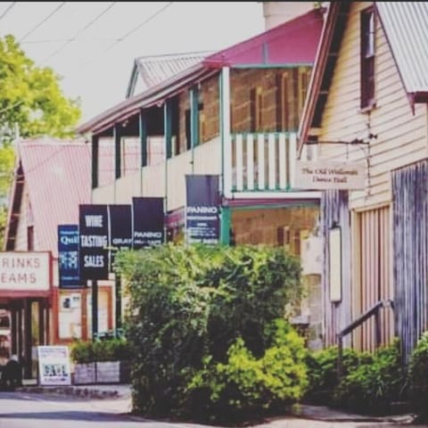 Neighbourhood, Street view