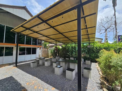 Property building, Patio, Day, Garden, Living room, Seating area, Garden view