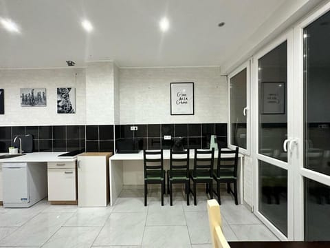 Kitchen or kitchenette, Seating area, Dining area