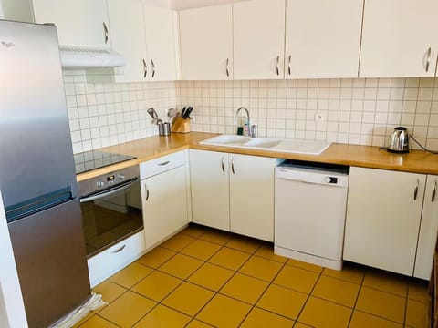 Kitchen or kitchenette, dishwasher, pet friendly, stove