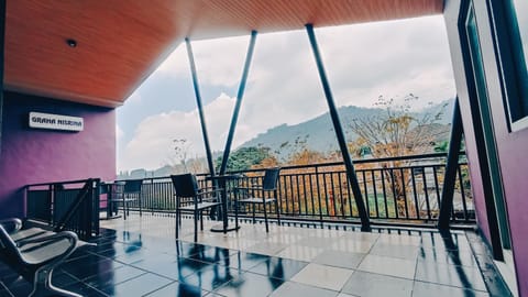 Day, Natural landscape, View (from property/room), Balcony/Terrace, Seating area, Mountain view