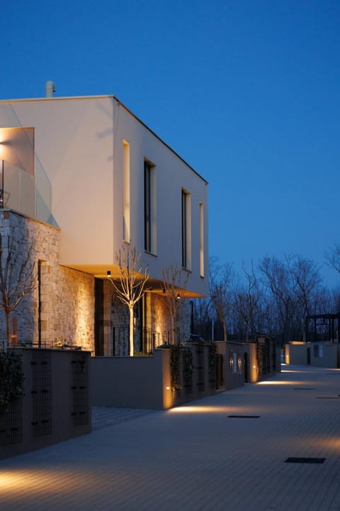 Property building, Night